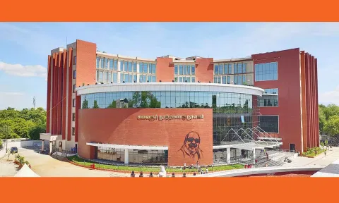 நவீன வசதிகளுடன் கலைஞர் நூற்றாண்டு நூலகம்