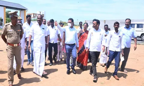 கள்ளக்குறிச்சி அருகே அமைச்சர் உதயநிதி ஸ்டாலின் வருகையையொட்டி விழா மேடை அமைக்கும் பணியை மாவட்ட கலெக்டர் ஷ்ரவன் குமார் மற்றும் வசந்தம் கார்த்திகேயன் எம்.எல்.ஏ. ஆகியோர் பார்வையிட்டனர்.