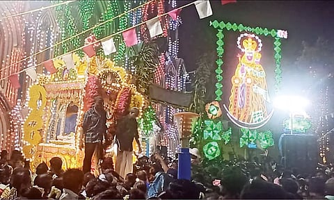 தேர் பவனி நடந்தபோது எடுத்த படம்.