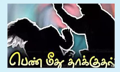 சொத்து பிரச்சினையில் தாயை உருட்டு கட்டையால் தாக்கிய மகன்