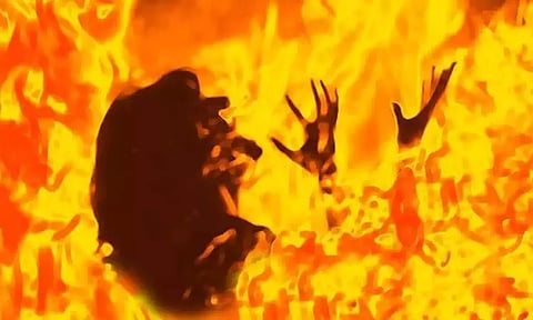 சேலையில் தீப்பிடித்து மூதாட்டி சாவு