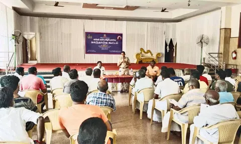 கூட்டத்தில் துணை போலீஸ் சூப்பிரண்டு நித்யா பேசினார்.