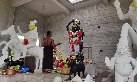 சிறப்பு பூஜை செய்த காட்சி.