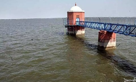 சோழவரம் ஏரியில் இருந்து புழல் ஏரிக்கு தண்ணீர் திறப்பு