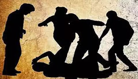 சிகிச்சை அளிக்க அழைத்து  நியூட்ரிசனை தாக்கிய கும்பல்