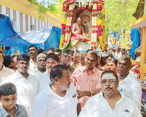 நாராயண சுவாமி தாமிரபரணி ஆற்றில் தீர்த்தவாரி (திருமஞ்சனம்) முடித்து பெரிய சப்பரத்தில் எழுந்தருளி பக்தர்களுக்கு அருள் பாலித்து கோவிலில் மண்டபத்தை சுற்றி வந்து கோவிலை வந்தடைந்தார்.