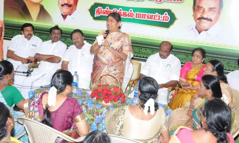 கூட்டத்தில் முன்னாள் அமைச்சர் வளர்மதி பேசியபோது எடுத்த படம்.