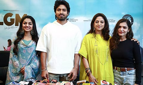 தோனி தமிழில் முதல் படம் பண்ண காரணம் இது தான்.. 'எல்.ஜி.எம்' படக்குழு