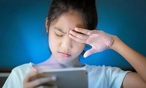 ஸ்மார்ட்போன், குழந்தைகளின் கண்களில் எத்தகைய பாதிப்புகளை உண்டாக்கும்?... பாதிப்புகளை எப்படி கண்டறிவது?...