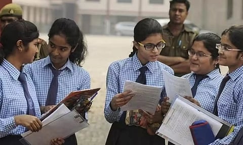 22 இந்திய மொழிகளில் சி.பி.எஸ்.இ. பாடத்திட்டம் தயாரிக்க அனுமதி- எல்.கே.ஜி. முதல் பிளஸ்-2 வரை கற்பிக்க புதிய திட்டம்