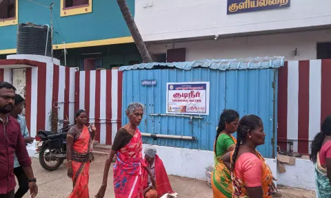 அவதிப்படும் பக்தர்கள்.