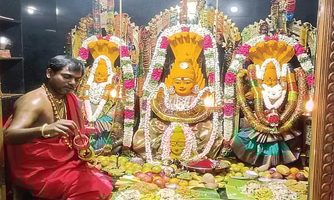 புளியங்குடி பவானி அம்மன் ஆலயத்தில் ஆடிப்பூர வளைகாப்பு