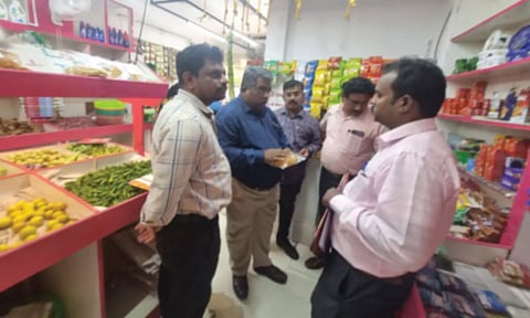 தடைசெய்யப்பட்ட பிளாஸ்டிக் பொருட்களை பயன்படுத்திய 7 கடைகளுக்கு ரூ.14 ஆயிரம் அபராதம்
