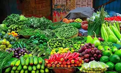 தக்காளி, வெங்காயம் விலையும் சரிய தொடங்கியது: காய்கறி விலை அடுத்த வாரம் முதல் குறைய வாய்ப்பு