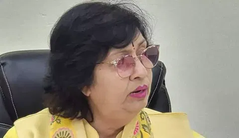 தக்காளி சாப்பிடுவதை நிறுத்துங்கள்.. விலை தானாக குறையும்- உ.பி அமைச்சர்