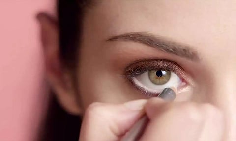 கண்களின் அழகை மேம்படுத்திக்காட்டும் மேக்கப் முறைகள்