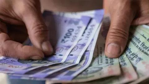 பிரிட்ஜில் வைத்த பணத்தை காணவில்லை