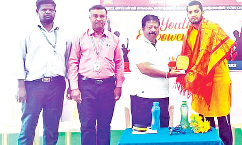 திறன் மேம்பாட்டு பயிற்சியில் கலந்து கொண்டவர்கள்.