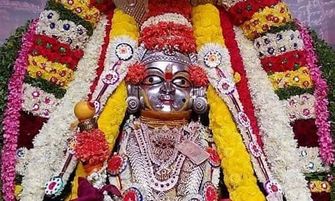 கோட்டை பெரியமாரியம்மன் கோவிலில் ஆடிப்பண்டிகை வண்டிவேடிக்கை