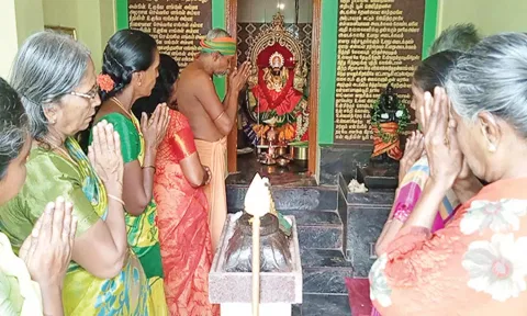 பூஜை நடந்தபோது எடுத்த படம்.