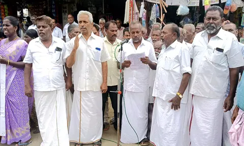 ஆர்ப்பாட்டம் நடைபெற்ற போது எடுத்த படம்.