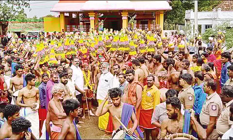 முப்பந்தல் ஆலமூடு அம்மன் கோவிலில் பால்குட ஊர்வலம்: திரளான பக்தர்கள் பங்கேற்பு