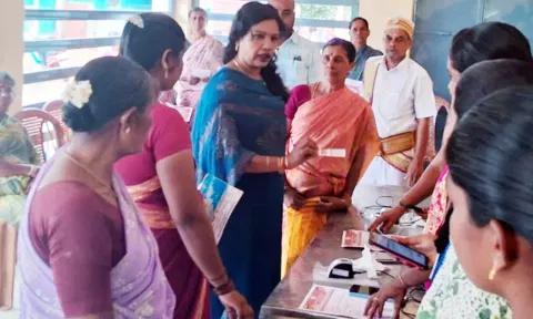 பெரியகுளம் அருகில் உள்ள வடபுதுப்பட்டி ஊராட்சியில் கலைஞர் மகளிர் உரிைம திட்ட விண்ணப்பங்கள் பதிவு செய்யும் முகாமினை கலெக்டர் ஷஜீவனா பார்வையிட்டு ஆய்வு செய்தார்.