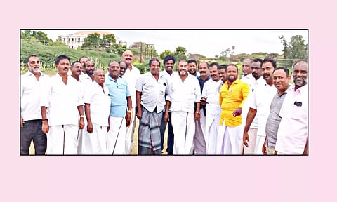 மண்டபம் ஹெலிபேட் தளத்தில் மேற்கொள்ளப்பட்டு வரும் துப்புரவு பணிகளை மண்டபம் பேரூர் செயலாளர் அப்துல் ரகுமான் மரைக்காயர் பார்வையிட்டார்.