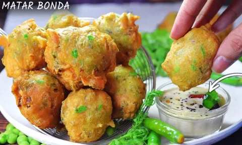 சூடான ஸ்நாக்ஸ்... பச்சைப் பட்டாணி போண்டா...