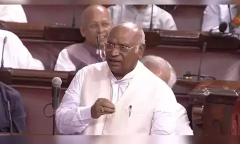 பிரதமர் மோடி பாராளுமன்றத்தில் வாய் திறப்பதில்லை.. ராஜஸ்தானில் அரசியல் பேச்சு நடத்துகிறார்- கார்கே தாக்கு