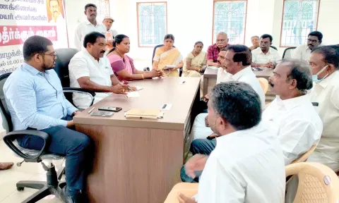 வடசேரி காய்கறி மார்க்கெட்டை வேறு இடத்திற்கு மாற்றுவதை மறுபரிசீலனை செய்ய வேண்டும்