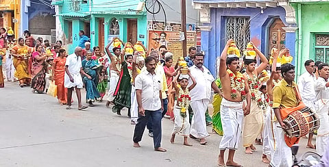 பால்குடம்  ஊர்வலம் நடந்தபோது எடுத்த படம்.