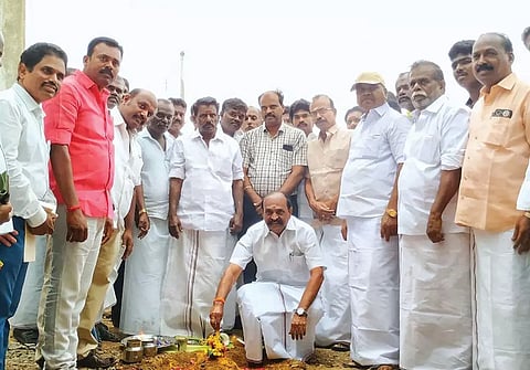 கோவில்பட்டியில் புதிய சாலை அமைக்கும் பணிக்கு கடம்பூர் ராஜூ எம்.எல்.ஏ. அடிக்கல் நாட்டி தொடங்கி வைத்தபோது எடுத்தபடம்.