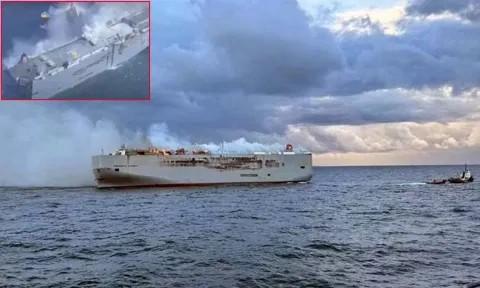 சரக்கு கப்பலில் தீ விபத்து- இந்திய மாலுமி பலி, 20 பேர் காயம்