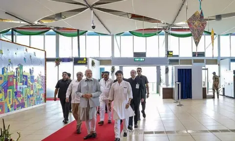 குஜராத் மாநிலம் ராஜ்கோட் அருகே சர்வதேச விமான நிலையத்தை திறந்து வைத்தார் பிரதமர் மோடி