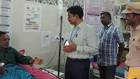 கரடி தாக்கியதில் காயமடைந்த விவசாயியிக்கு ஆர்.டி.ஓ ஆறுதல்