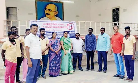 விழிப்புணர்வு பிரச்சாரம் நிகழ்ச்சியை பேரூராட்சி செயல் அலுவலர் வெங்கடகோபு தொடங்கி வைத்த போது எடுத்த படம்.