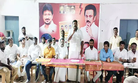 உறுப்பினர் சேர்க்கை முகாமை வடக்கு மாவட்ட தி.மு.க. செயலாளர் ராஜா எம்.எல்.ஏ. தொடங்கி வைத்து பேசியபோது எடுத்த படம்.