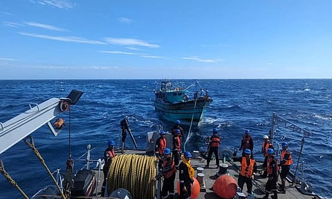 சென்னை அருகே நடுக்கடலில் 2 நாட்கள் தவித்த நாகை மீனவர்கள் 36 பேர் மீட்பு
