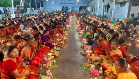 கைலாசநாதர் கோவிலில் 1008 திருவிளக்கு பூஜை