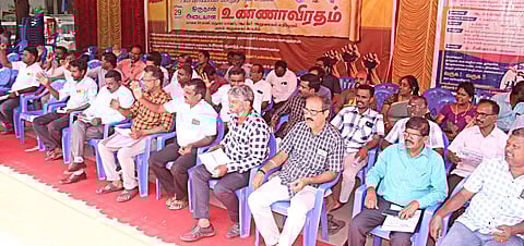 தொழிற்பயிற்சி அலுவலர்கள் உண்ணாவிரதம்