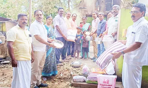 பாதிக்கப்பட்ட குடும்பத்திற்கு நிவாரண பொருட்கள் வழங்கப்பட்டது.
