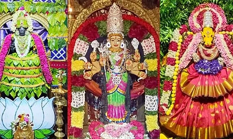 சிறப்பு அலங்காரத்தில் அம்மன் பக்தர்களுக்கு அருள்பாளித்த காட்சி.