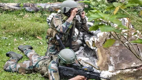சத்தீஸ்கர் என்கவுண்டரில் 6 நக்சலைட்டுகள் உயிரிழப்பு ? தேடுதல் வேட்டையில் பாதுகாப்பு படையினர்