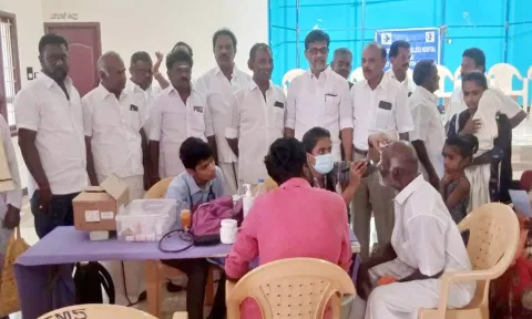 முகாமில் கலந்து கொண்டவர்களை படத்தில் காணலாம்.