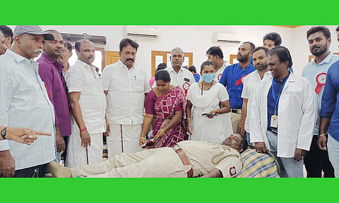 ரத்த தான முகாமை தங்கபாண்டியன் எம்.எல்.ஏ. தொடங்கி வைத்தபோது எடுத்த படம்.