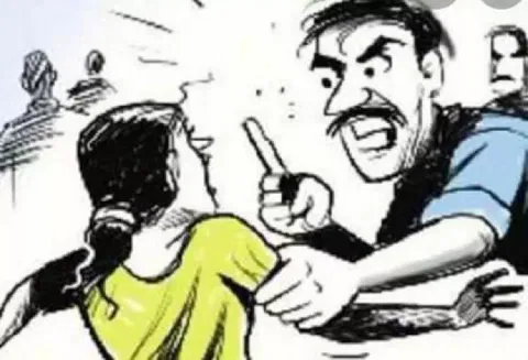 இளம் பெண்ணுக்கு கொலை மிரட்டல் விடுத்த ரவுடி