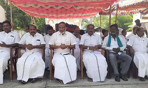 என்.எல்.சி. நிர்வாகத்தை கண்டித்து அ.தி.மு.க. எம்.எல்.ஏ. உண்ணாவிரதம்