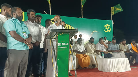 கூட்டத்தில் கடம்பூர் ராஜூ எம்.எல்.ஏ. பேசிய காட்சி.