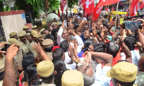 கோவை மாநகராட்சியை முற்றுகையிட்ட மார்க்சிஸ்ட் கம்யூனிஸ்டு கட்சியினர்